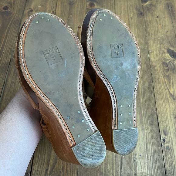 Frye Alexa cross cross tan leather wedge sandals size 9.5M - Picture 9 of 11